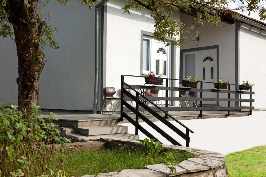 Apartment & Room Toma Smoljanac Exterior photo